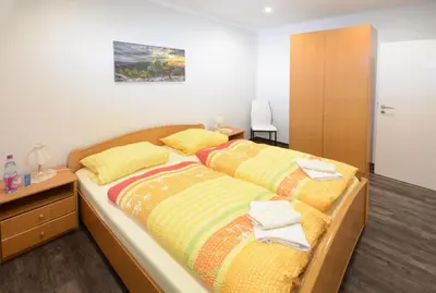 Ein Bett oder Betten in einem Zimmer der Unterkunft Ferienwohnung Villa AusZeit