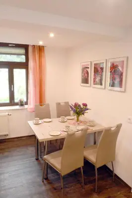 Ein Sitzbereich in der Unterkunft Ferienwohnung Villa AusZeit