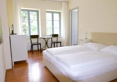 Ein Bett oder Betten in einem Zimmer der Unterkunft Hofgarten 1824 Hotel garni