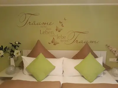 Ein Bett oder Betten in einem Zimmer der Unterkunft SeidelsFerienparadiesGahlenz