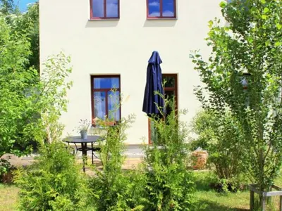 Ein Garten an der Unterkunft Wohlfühloase am Weißen Hirsch