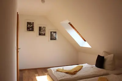 Ein Bett oder Betten in einem Zimmer der Unterkunft Lindenhof