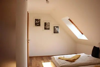 Ein Bett oder Betten in einem Zimmer der Unterkunft Lindenhof