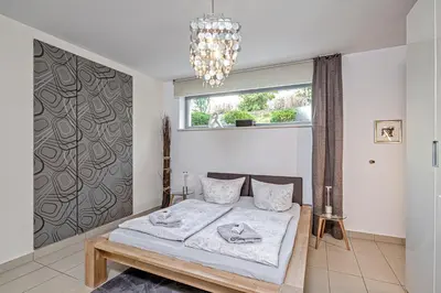 Ein Bett oder Betten in einem Zimmer der Unterkunft Quartier L (Loschwitz)