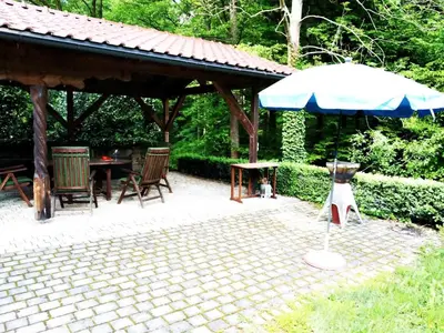 Ein Garten an der Unterkunft Die Holzschuhmühle