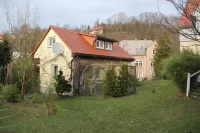 Das Gebäude in dem sich das Ferienhaus befindet