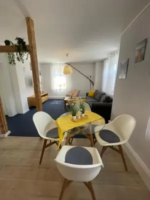 Ein Sitzbereich in der Unterkunft Apartmenthaus Elbblick