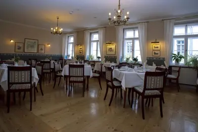 Ein Restaurant oder anderes Speiselokal in der Unterkunft Hotel Martha Dresden