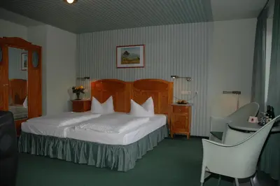 Ein Bett oder Betten in einem Zimmer der Unterkunft Hotel Goldener Anker