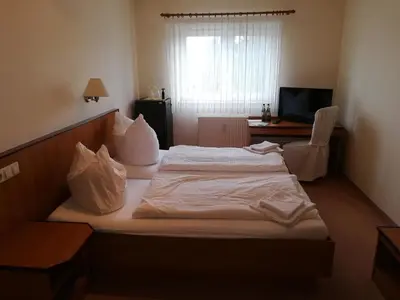 Ein Bett oder Betten in einem Zimmer der Unterkunft Weinbau & Pension 