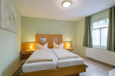 Ein Bett oder Betten in einem Zimmer der Unterkunft Ferienwohnung zur Steinburg