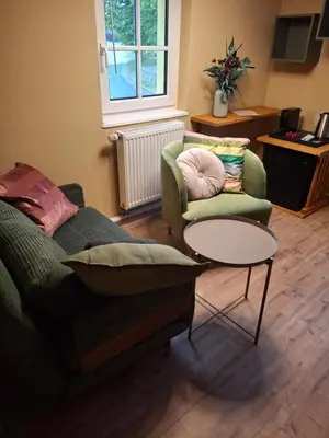 Ein Sitzbereich in der Unterkunft Gasthaus Stiller Fritz