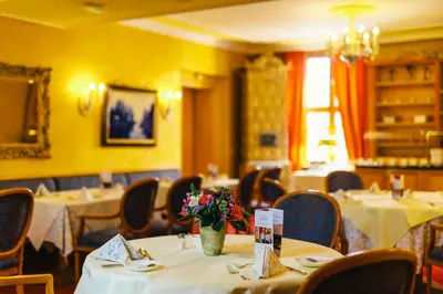 Ein Restaurant oder anderes Speiselokal in der Unterkunft Romantik Hotel Bülow Residenz