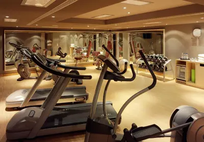 Das Fitnesscenter und/oder die Fitnesseinrichtungen in der Unterkunft HYPERION Hotel Dresden Am Schloss