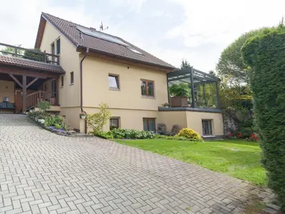 Ein Garten an der Unterkunft Ferienwohnung über den Dächern von Dresden