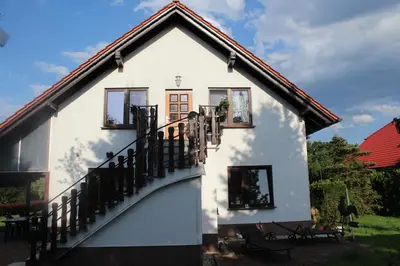 Das Gebäude in dem sich die Ferienwohnung befindet