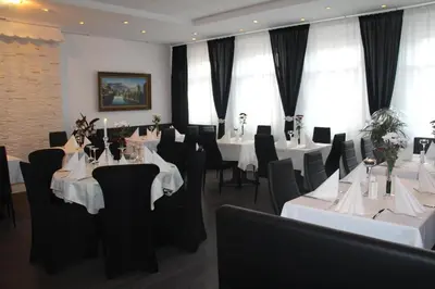 Ein Restaurant oder anderes Speiselokal in der Unterkunft City Hotel