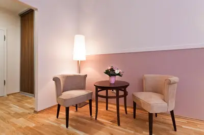 Ein Sitzbereich in der Unterkunft Aparthotel Am Schloss