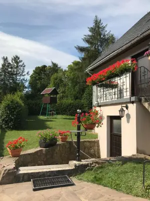 Ein Garten an der Unterkunft Ferienwohnung Grieser