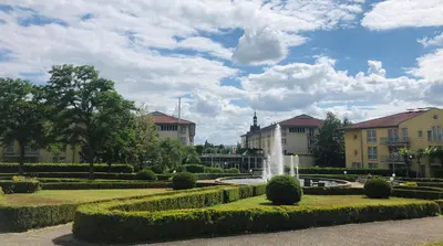 Ein Garten an der Unterkunft City Hotel Dresden Radebeul