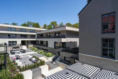 Das Gebäude in dem sich das Aparthotel befindet