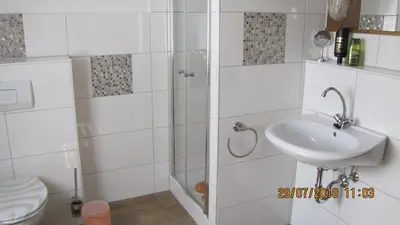 Ein Badezimmer in der Unterkunft Ferienzimmer Haus Läsker