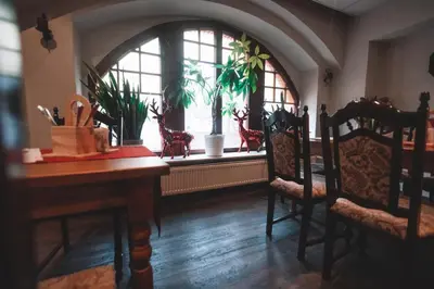 Ein Sitzbereich in der Unterkunft Gasthof und Hotel Roter Hirsch