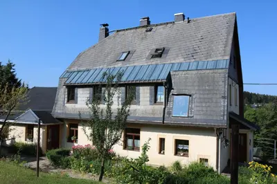 Das Gebäude in dem sich die Ferienwohnung befindet