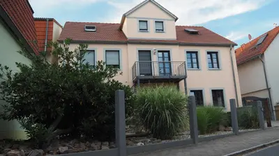Das Gebäude in dem sich die Ferienwohnung befindet