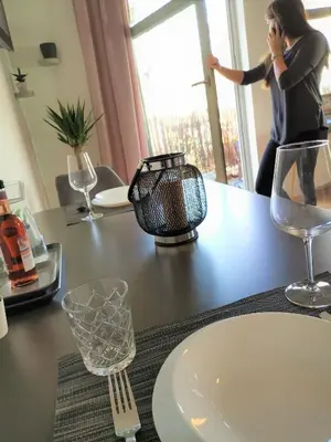 Getränke in der Unterkunft Modernes Apartment Dresden Neustadt