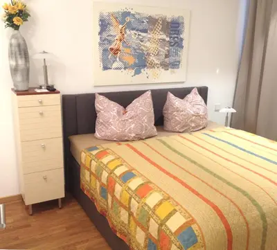 Ein Bett oder Betten in einem Zimmer der Unterkunft Ferienwohnung am Zwinger