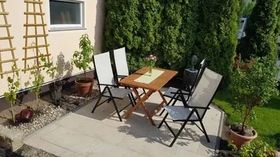 Ein Garten an der Unterkunft Ferienhaus Balkenkunst