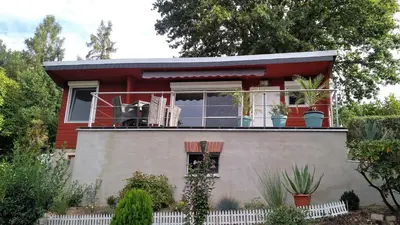 Das Gebäude in dem sich das Ferienhaus befindet