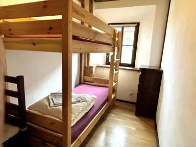 Ein Bett oder Betten in einem Zimmer der Unterkunft Ferienwohnung LATERNENSTUBE mit Familienbett - 8 Pers - Rittergut Leppersdorf vor Radeberg bei Dresden