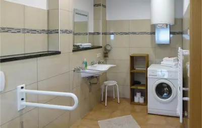 Ein Badezimmer in der Unterkunft Awesome Apartment In Freiberg With Wifi