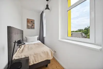 Ein Bett oder Betten in einem Zimmer der Unterkunft Limehome Dresden Tannenstraße