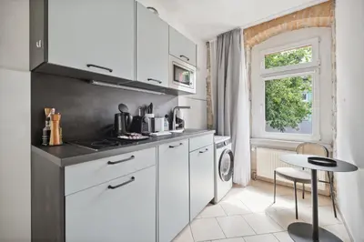 Küche/Küchenzeile in der Unterkunft Limehome Dresden Tannenstraße