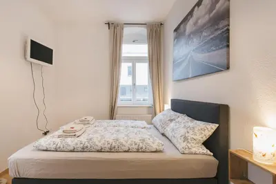 Ein Bett oder Betten in einem Zimmer der Unterkunft Dresden365 - Zwei benachbarte Ferienwohnungen - Kostenlos Parken