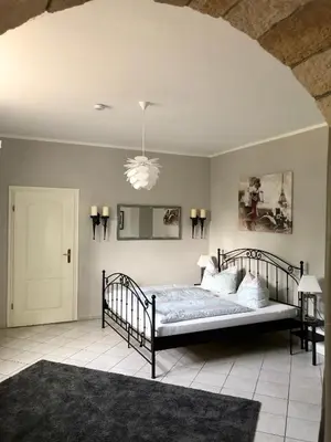 Ein Bett oder Betten in einem Zimmer der Unterkunft Ferienwohnung am Wasser Villa Graf von Pfeil