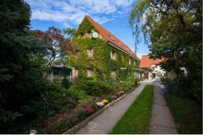 Ein Garten an der Unterkunft Pension Kleint, Wohnung 1