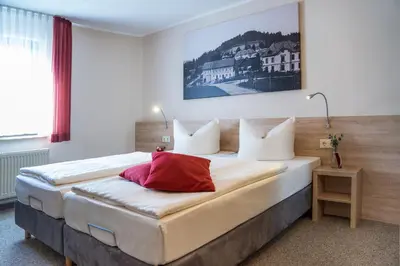 Ein Bett oder Betten in einem Zimmer der Unterkunft Pension Hotel Sartor