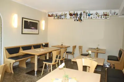 Ein Sitzbereich in der Unterkunft Pension Hotel Sartor