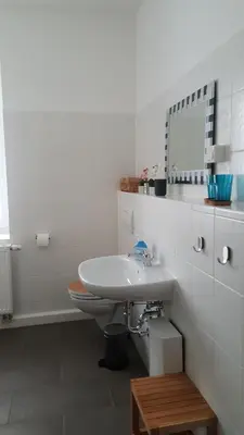 Ein Badezimmer in der Unterkunft Ferienwohnung oder Studio Dresden-Neustadt inkl Parkplatz mit Balkon oder Terrasse