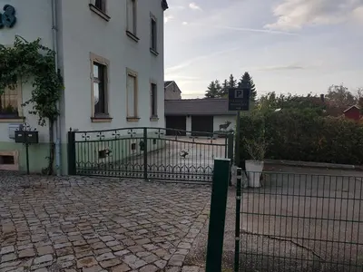 Das Gebäude in dem sich die Pension befindet