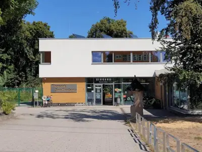 Das Gebäude in dem sich das Ferienhaus befindet