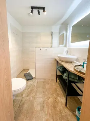 Ein Badezimmer in der Unterkunft FeWoMaurer WG2 Erdgeschoss