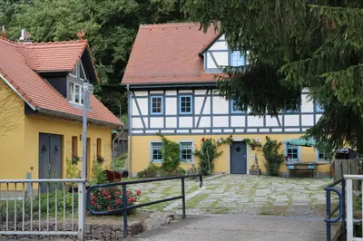 Das Gebäude in dem sich die Ferienwohnung befindet
