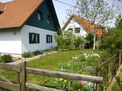 Ein Garten an der Unterkunft Ferienwohnung Muelenz