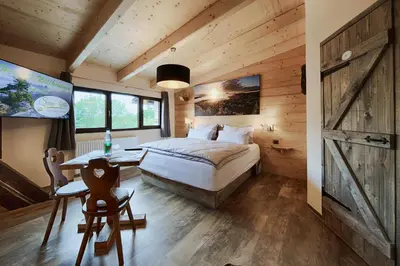 Ein Bett oder Betten in einem Zimmer der Unterkunft Sennerhütte Landhotel