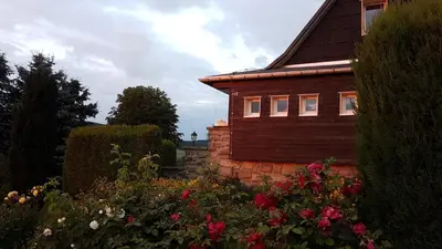 Ein Garten an der Unterkunft Ferienwohnung Goldene Höhe